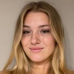 Headshot photo for Victoria Anderson