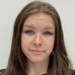 Headshot photo for Isabelle Rose