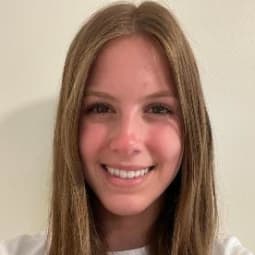 Headshot photo for Alexandra Gluszak