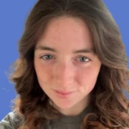 Headshot photo for Hannah Bird